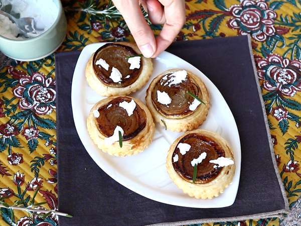 Mini tarte tatin di cipolle al rosmarino e formaggio di capra - Preparazione tappa 9