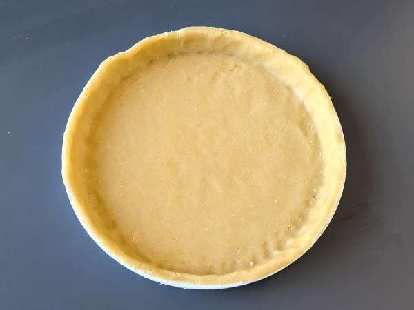 Crostata con confettura di fragole: ricetta classica di pasta frolla (anche a cuori) - Preparazione tappa 5