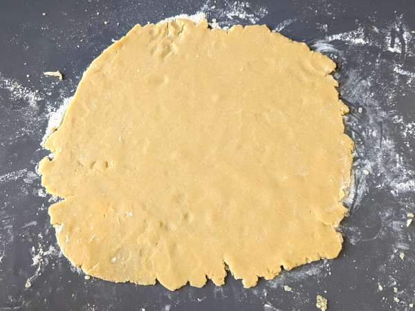 Crostatine di San Valentino alla confettura di fragole: dolcetti romantici fatti in casa - Preparazione tappa 3