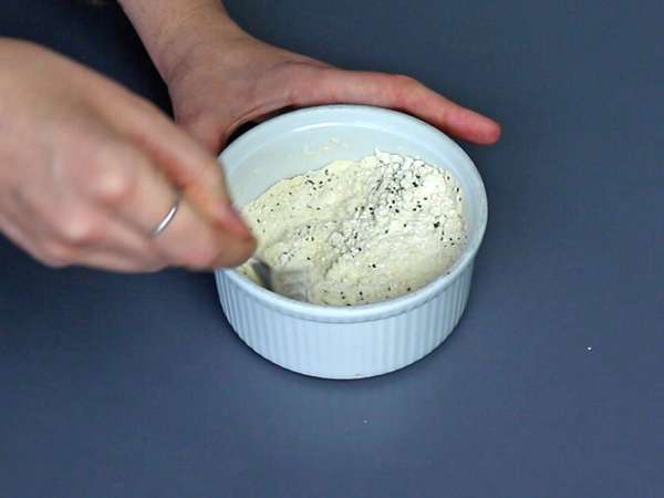 Tortino proteico ai frutti rossi: ricetta facile, veloce e super golosa - Preparazione tappa 1