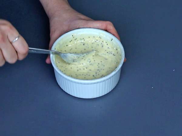 Tortino proteico ai frutti rossi: ricetta facile, veloce e super golosa - Preparazione tappa 2