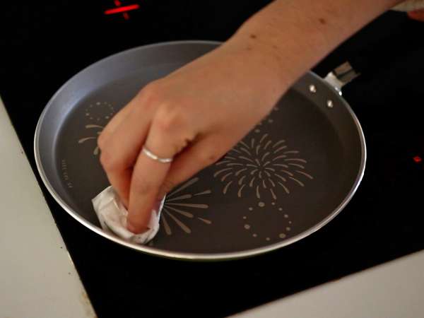 Tagliatelle di crêpes con cioccolato e arachidi: il dessert goloso che conquista tutti! - Preparazione tappa 3