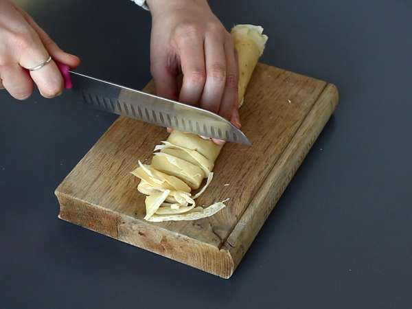 Tagliatelle di crêpes con cioccolato e arachidi: il dessert goloso che conquista tutti! - Preparazione tappa 5