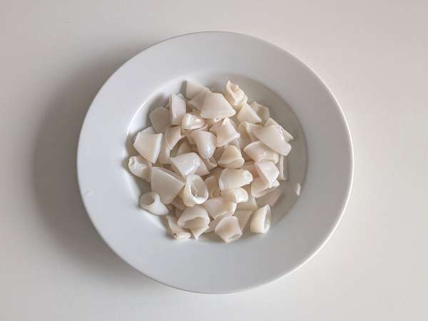 Pasta con calamari surgelati e pomodorini: ricetta semplice e saporita - Preparazione tappa 1