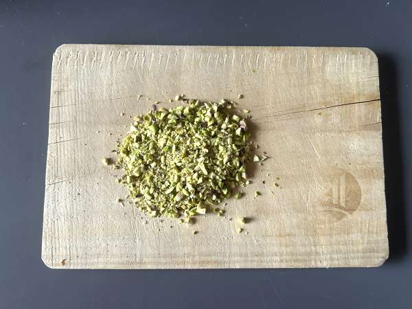 Cuori di savoiardi al cioccolato e pistacchio: dolce facile e scenografico - Preparazione tappa 1