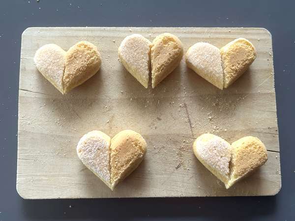 Cuori di savoiardi al cioccolato e pistacchio: dolce facile e scenografico - Preparazione tappa 4