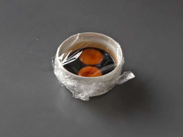 Onigiri con tuorli d’uovo marinati in salsa di soia: ricetta originale giapponese facile - Preparazione tappa 1