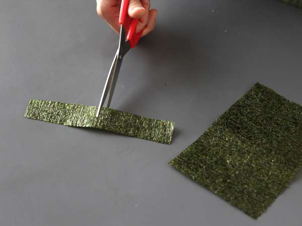 Onigiri con tuorli d’uovo marinati in salsa di soia: ricetta originale giapponese facile - Preparazione tappa 4