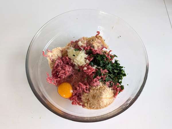 Polpette in friggitrice ad aria morbidissime: ricetta facile e veloce con carne di manzo - Preparazione tappa 3