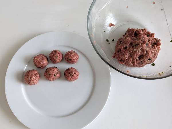 Polpette in friggitrice ad aria morbidissime: ricetta facile e veloce con carne di manzo - Preparazione tappa 5
