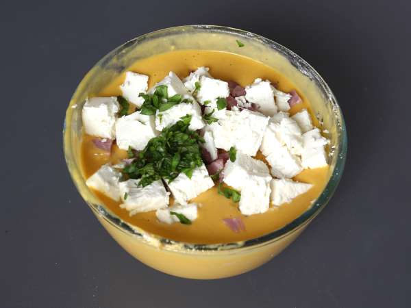 Brownie salato con zucca, prosciutto e feta: la ricetta facile per riciclare la zuppa di zucca - Preparazione tappa 2