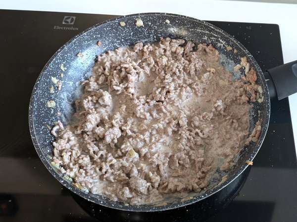 Panini burger in friggitrice ad aria: ottimi per una cena veloce e sfiziosa - Preparazione tappa 2