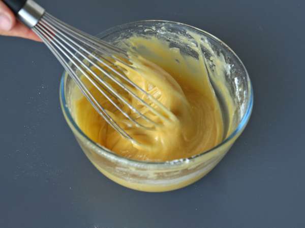 Torta rovesciata alle banane extra fondente soffice e caramellata - Preparazione tappa 5