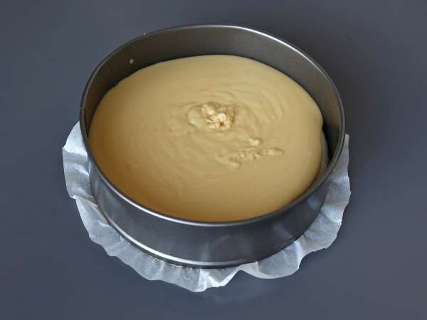 Torta rovesciata alle banane extra fondente soffice e caramellata - Preparazione tappa 7