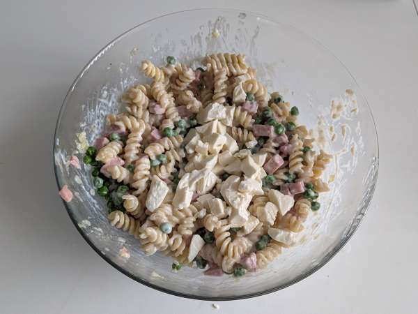 Pasta al forno con piselli e prosciutto cotto cremosa e gratinata - Preparazione tappa 9