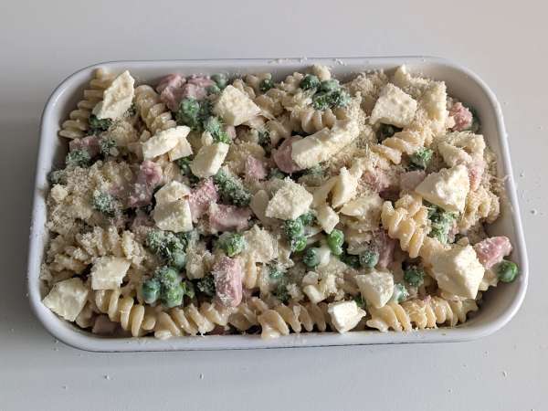 Pasta al forno con piselli e prosciutto cotto cremosa e gratinata - Preparazione tappa 11