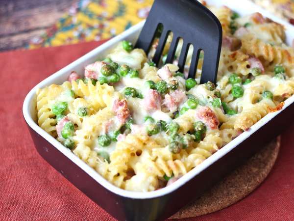 Pasta al forno con piselli e prosciutto cotto cremosa e gratinata - Preparazione tappa 13