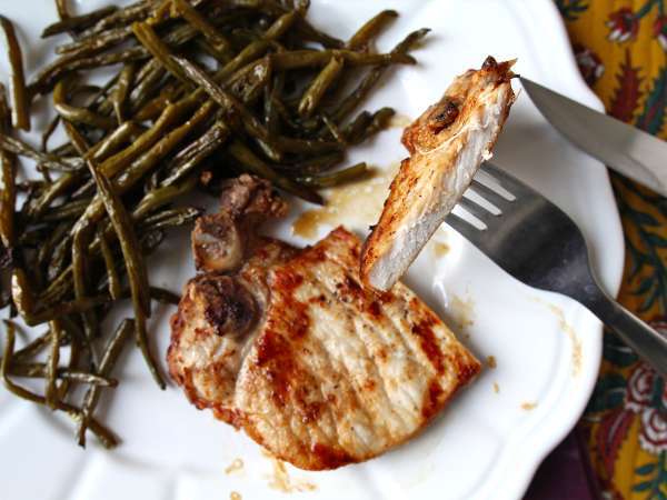 Costata di maiale in friggitrice ad aria: ricetta facile e veloce - Preparazione tappa 6