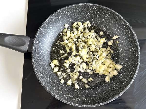 Torta salata alle sardine: la ricetta veloce con ingredienti che hai già in dispensa - Preparazione tappa 1