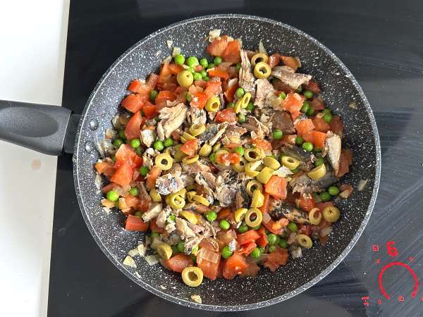 Torta salata alle sardine: la ricetta veloce con ingredienti che hai già in dispensa - Preparazione tappa 3
