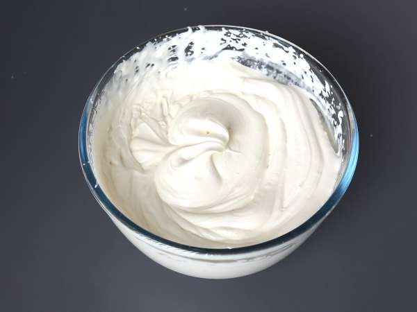 Charlotte ai frutti rossi con madeleine: ricetta facile e scenografica - Preparazione tappa 3