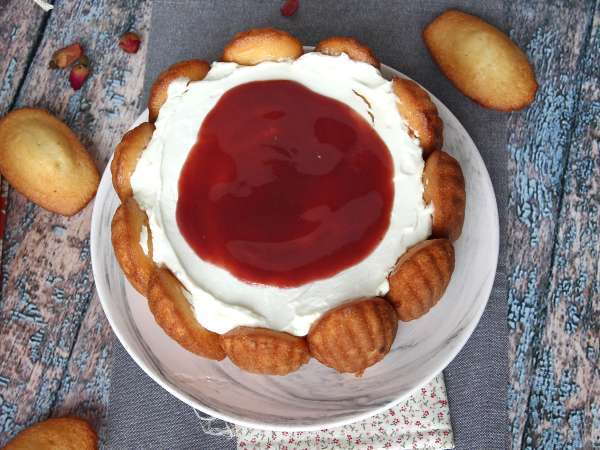 Charlotte ai frutti rossi con madeleine: ricetta facile e scenografica - Preparazione tappa 9