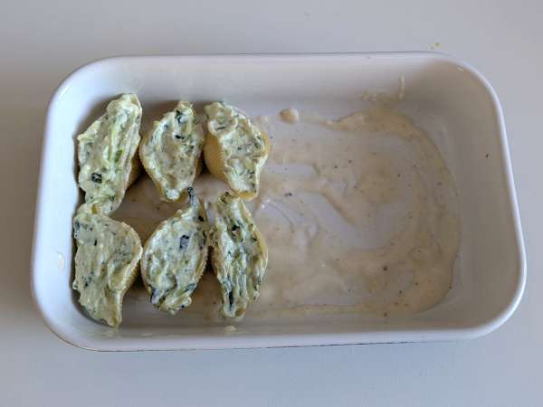 Conchiglioni ripieni ricotta, zucchine e limone: cremosi e gratinati al forno - Preparazione tappa 7