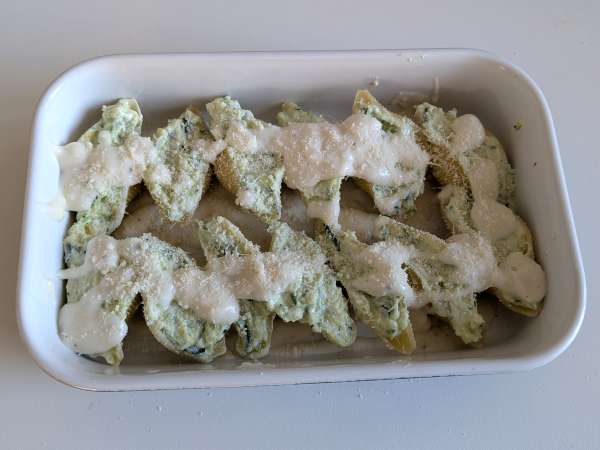 Conchiglioni ripieni ricotta, zucchine e limone: cremosi e gratinati al forno - Preparazione tappa 8