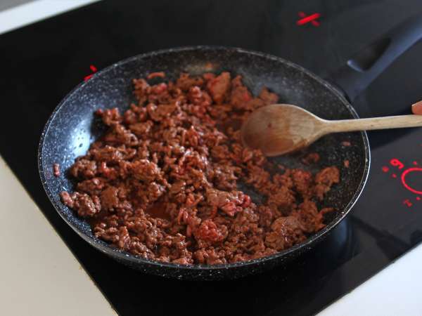 Tortillas al forno ripiene con carne di manzo aromatizzata - Preparazione tappa 2