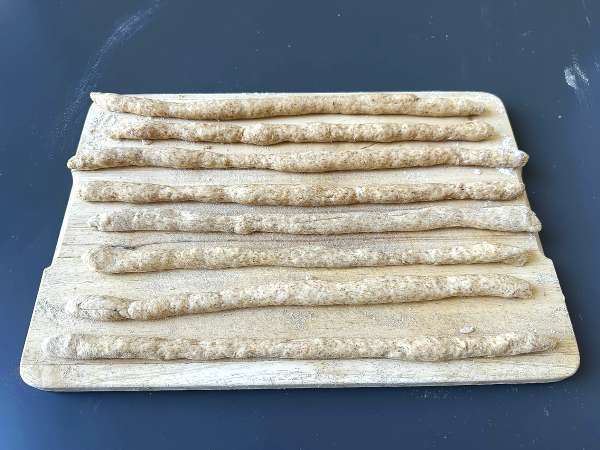 Grissini al rosmarino fatti in casa: croccanti e facili da preparare - Preparazione tappa 4