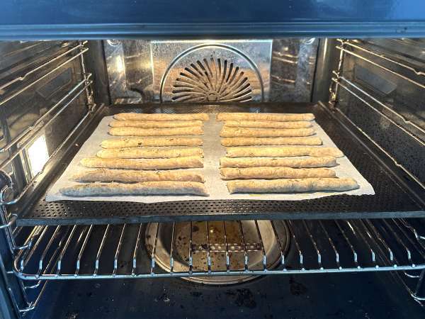 Grissini al rosmarino fatti in casa: croccanti e facili da preparare - Preparazione tappa 6