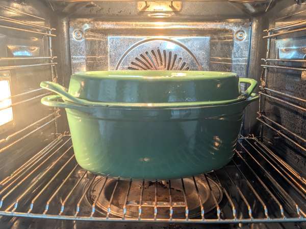 Cosciotto d’agnello al forno a cottura lenta: ricetta facile e super tenera - Preparazione tappa 5