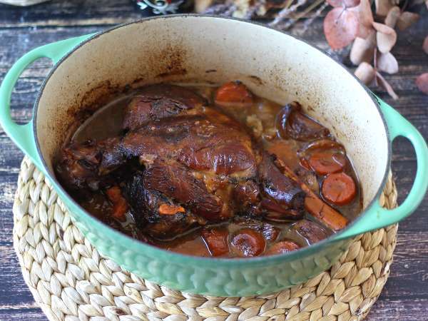 Cosciotto d’agnello al forno a cottura lenta: ricetta facile e super tenera - Preparazione tappa 6