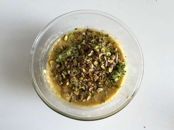 Torta umida pistacchio, lime e zucchine: soffice e profumata - Preparazione tappa 6