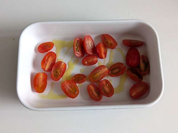 Cestini di pancarré con mozzarella, pomodorini e olive nere - Preparazione tappa 1