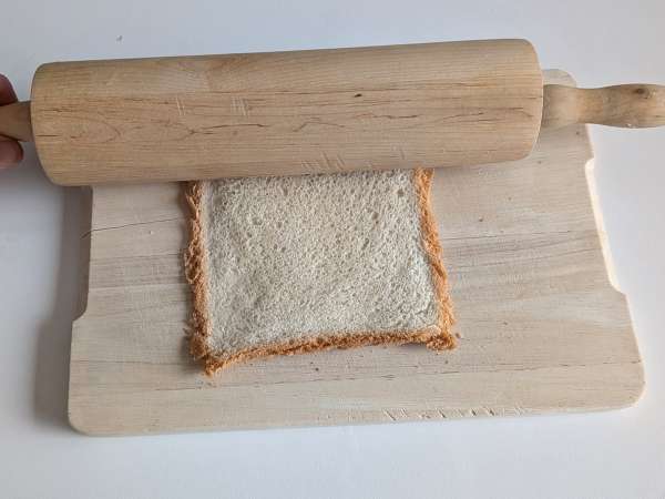 Cestini di pancarré con mozzarella, pomodorini e olive nere - Preparazione tappa 2