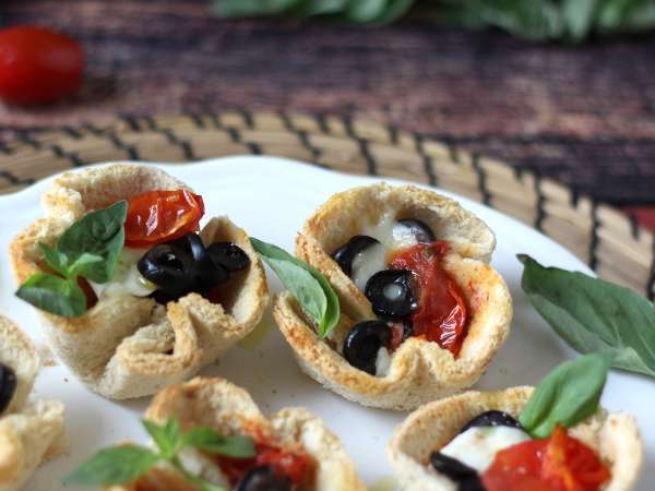 Cestini di pancarré con mozzarella, pomodorini e olive nere - Preparazione tappa 7