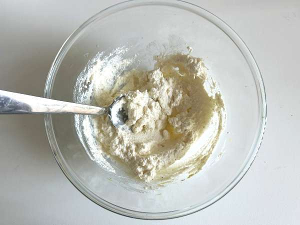 Bruschette con ricotta, asparagi e limone: ricetta veloce e primaverile - Preparazione tappa 3