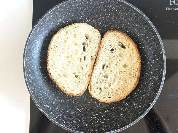 Bruschette con ricotta, asparagi e limone: ricetta veloce e primaverile - Preparazione tappa 4