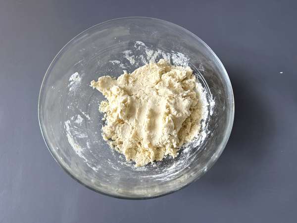 Shortcake alle fragole: ricetta originale americana facile, golosa e irresistibile - Preparazione tappa 3