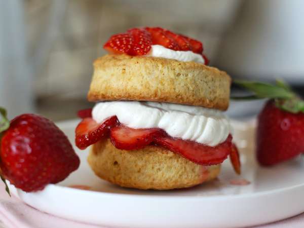 Shortcake alle fragole: ricetta originale americana facile, golosa e irresistibile - Preparazione tappa 11