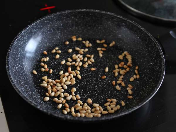 Insalata di orzo con salmone e zucchine: ricetta facile, leggera e nutriente - Preparazione tappa 6