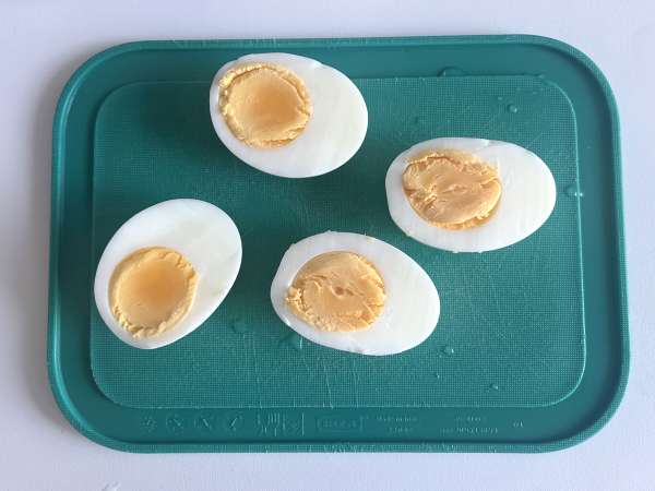 Uova croccanti alla feta: ricetta facile, veloce e virale - Preparazione tappa 3