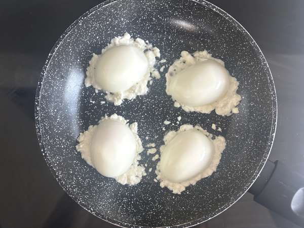 Uova croccanti alla feta: ricetta facile, veloce e virale - Preparazione tappa 5