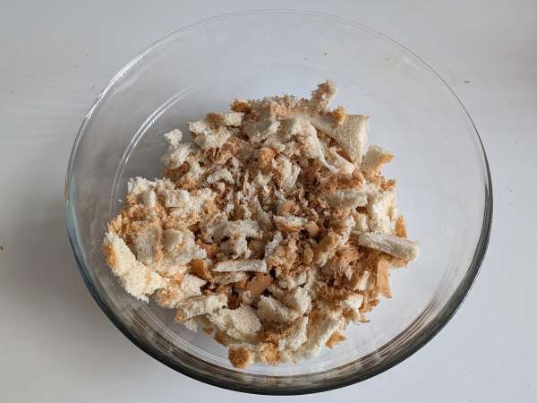 Polpette di pancarré al limone in friggitrice ad aria: ricetta antispreco croccante - Preparazione tappa 1