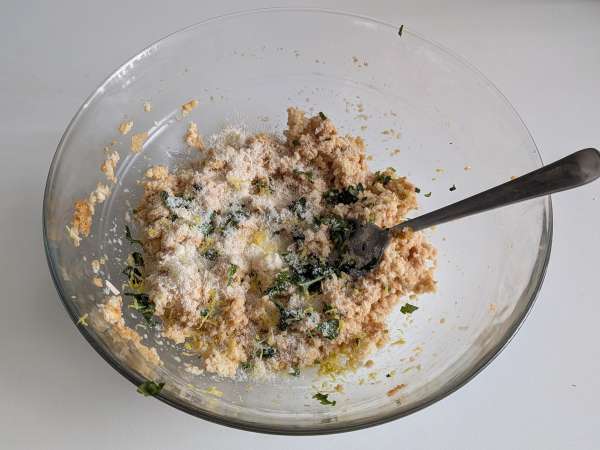 Polpette di pancarré al limone in friggitrice ad aria: ricetta antispreco croccante - Preparazione tappa 4