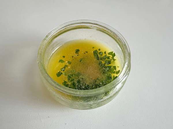 Crostini di pane nella friggitrice ad aria croccanti e veloci: ricetta facile - Preparazione tappa 4