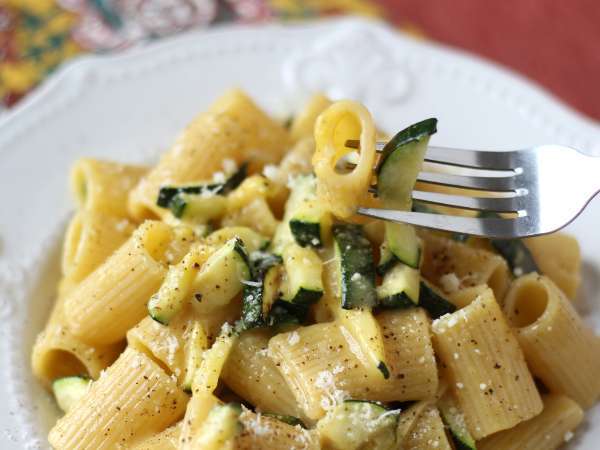 Carbonara di zucchine: la ricetta vegetariana e facilissima da preparare - Preparazione tappa 10