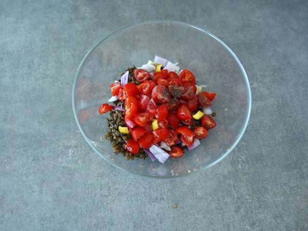 Insalata di lenticchie con pomodorini e feta - Preparazione tappa 2
