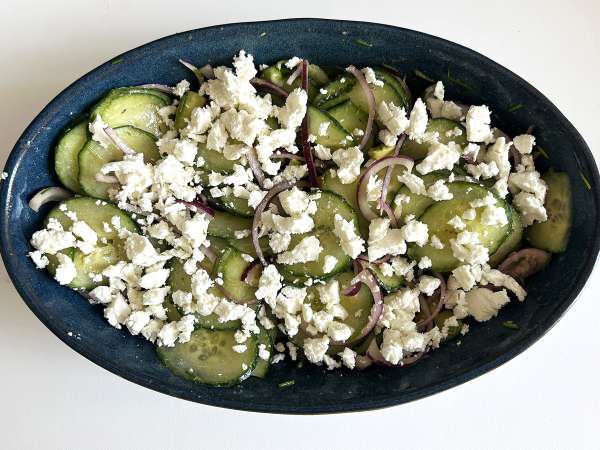 Insalata di cetrioli con ceci croccanti, avocado e feta - Preparazione tappa 6